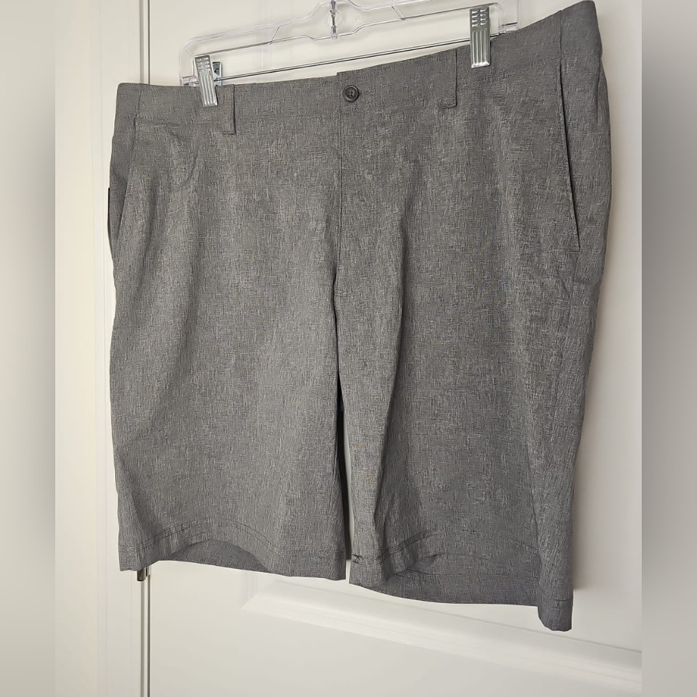 PGA Tour Men's Gray Flat Front Shorts Size 38